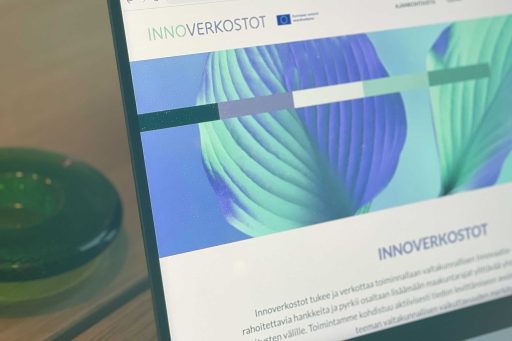 Innoverkostot.fi etusivu tietokoneen näytöllä